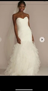 wedding gown size 20w brand new with tags comes with veil never worn or tried o. - Picture 1 of 5