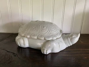 Vtg Carole Stupell Pottery Oven Baking Casserole Dish Tureen w/lid White Turtle - Picture 1 of 9