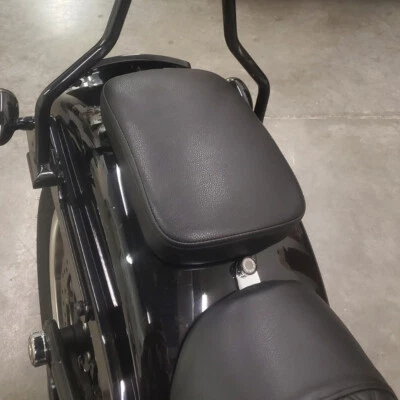 Almohadilla de asiento de pasajero trasero 6 ventosas para Harley Dyna Sportster Bobber Foto 1 de 4