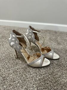 Badgley Mischka Roxy Ivory Satin Open Toe Ankle Strap Heels Size 9 Wedding