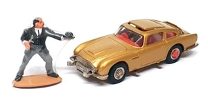 Corgi 1/43 Scale 04201 James Bond 007 Aston Martin DB5 & Oddjob Figure - Gold - Picture 1 of 5