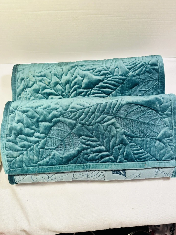 Corredor de terciopelo verde G. Tommy Bahama Foto 1 de 2