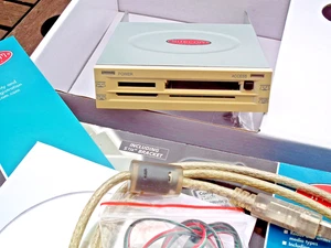 SITECOM INTERNAL DESKTOP 3.5'' USB MULTI-CARD READER/WRITER - BEIGE - Vintage! - Picture 1 of 6