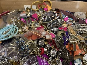 Vintage to Now Junk Jewelry Lot for Crafting Art Tangled Broken 7lbs 3oz - Picture 1 of 8
