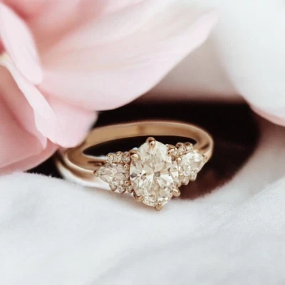 18k Yellow Gold Engagement Ring Lab Grown Oval 2.70 Carat IGI Certified Diamond - Image 1 of 4