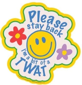 Calcomanía adhesiva troquelada para parachoques ventana coche "STAY BACK - I'm a TWAT" - Hecha en EE. UU. - Imagen 1 de 5