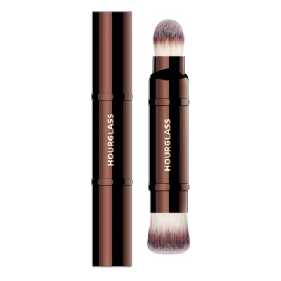 Pinceles de maquillaje HOURGLASS, compra 10+ piezas obtén una bolsa de pinceles gratis Foto 1 de 4