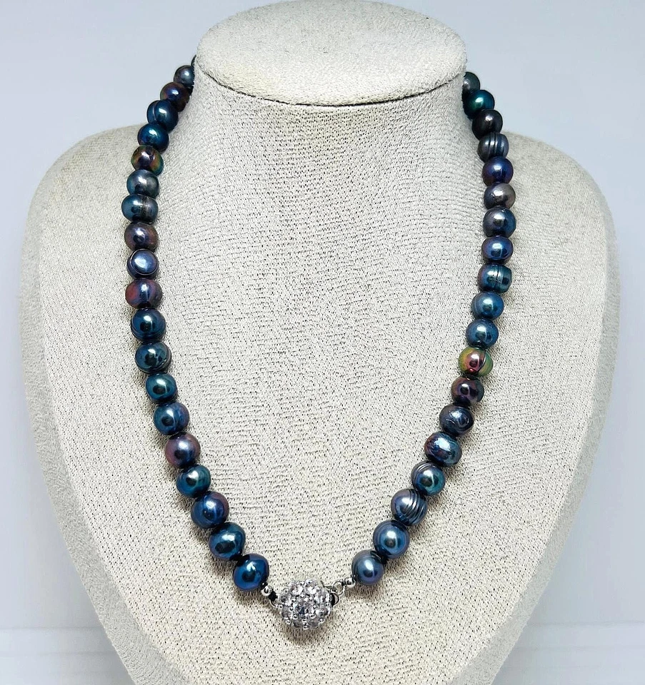 Exklusives Collier mit echten Süßwasserperlen mit funkelndem Strassverschluss - Bild 1 von 4