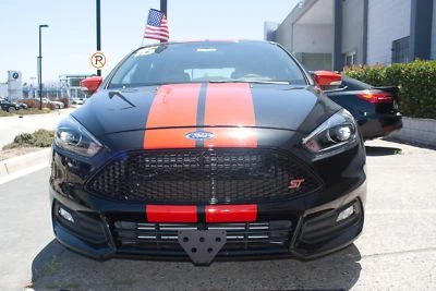 Soporte de matrícula delantero Sto N Sho para Ford Focus ST 2015-18 (extraíble) Foto 1 de 4