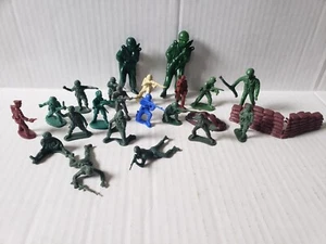 Vintage Plastik Armee Männer Militär Soldaten Spielzeug Figur Lot! 23 Stück - Bild 1 von 6