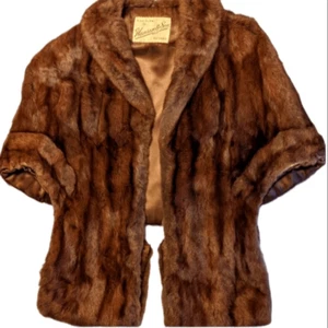 Hansen & Son Fine Furs Chicago Mink Cape. - Picture 1 of 16
