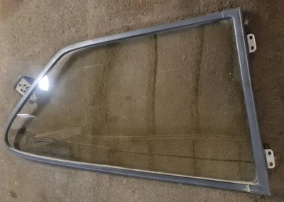 Vidrio desplegable trasero derecho Saab 900 Classic 2 puertas Foto 1 de 4