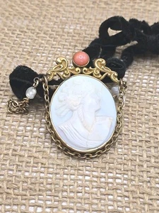 Antique Victorian Gilt Metal White Shell & Coral Cameo Pendant Moon Goddess - Picture 1 of 6