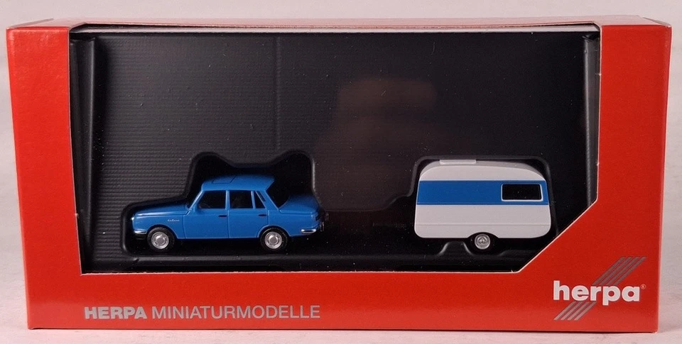 Wartburg 353 De Luxe '82 Limousine (Blu Cielo) Con QEK-Caravan 1:87 Herpa 028 - Immagine 1 di 1