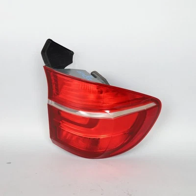 Luz trasera exterior derecha BMW X5 X5M E70 2011-2013 63217227792 OEM usada Foto 1 de 4