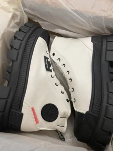Palladium Women’s Revolt Hi TX Platform Boot, Star White, Size 8 New In Box - Picture 1 of 6