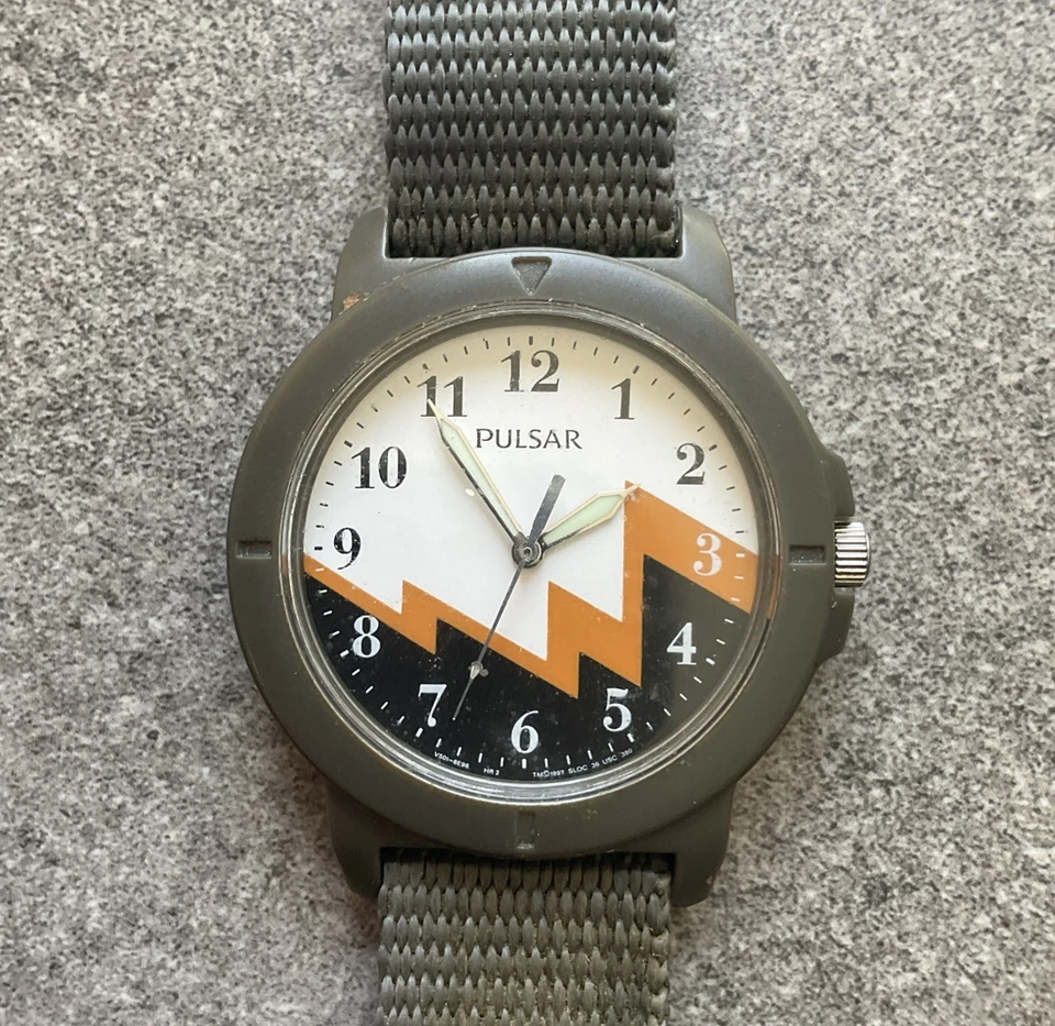Raro Reloj Pulsar Para Hombres Vintage V501-8C10 37mm Estuche de Resina Nylon Banda Bin T Foto 1 de 4