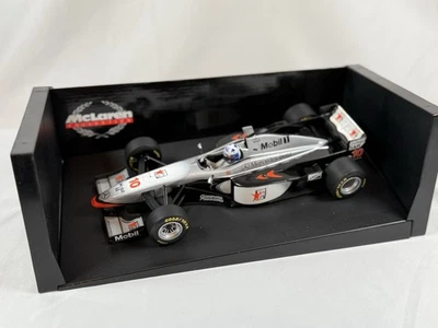 Minichamps escala 1/18 Die Cast modelo McLaren Mercedes MP4/12 - plateado y negro Foto 1 de 4