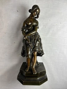Antigua ESTATUA DE BRONCE DEL SIGLO XIX de la DONCELLA FRANCESA CON PÁTINA DE 2 TONOS - Imagen 1 de 9