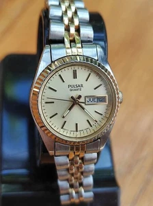 Pulsar V828-0050 stainless steel gold & silver tone ladies watch - Picture 1 of 7