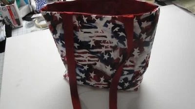 Bolso de Mano Banderas Patrióticas Rojo, Blanco y Azul - Acolchado a Máquina - Hecho a Mano Foto 1 de 3