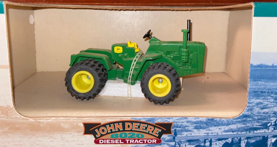 Spec Cast John Deere 8020 4-Wheel-Drive Tractor 1:43 #JDM-059 NIB #64 - Image 1 of 1