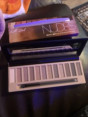 L.A. Niña - Paleta SOMBRA DE OJOS 12 COLORES LADRILLO BELLEZA DESNUDOS - NUEVO Foto 1 de 2