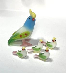 Vintage Miniature Lampwork Glass Birds Mama Babies Chicks Cockatiel Budgie - Picture 1 of 7