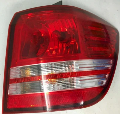 Luz trasera lateral para pasajeros Dodge Journey 2009-2011 OEM B02B09080 Foto 1 de 4