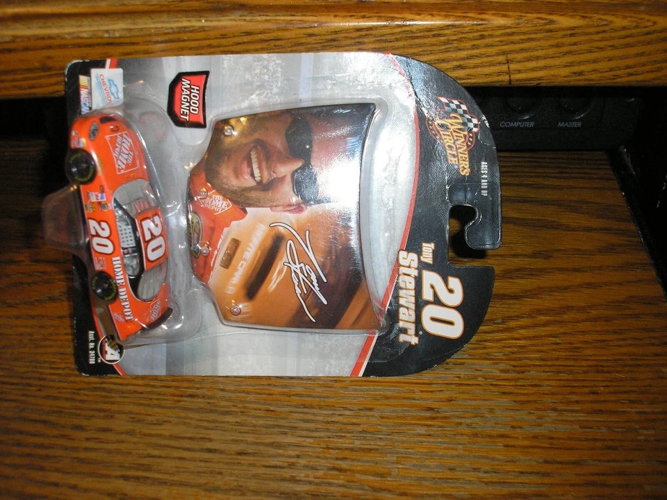 2005 Winner's Circle Tony Stewart #20 Hood Magnet and Diecast Car