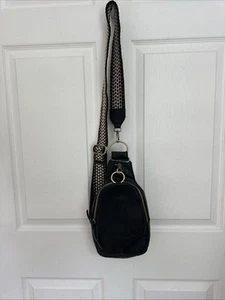 Cartera Bandolera Bandolera Negra Cuero Vegano 2 Secciones Dorada Cremallera Bolsillo Exterior Eslinga - Imagen 1 de 9