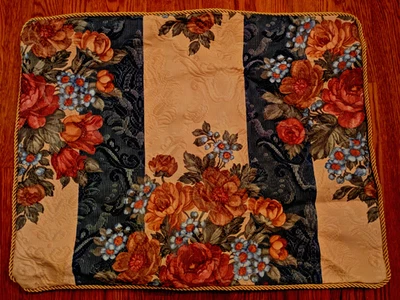 Almohada tapiz francés vintage JCP Home Collection flor farsa jardín estándar Foto 1 de 4