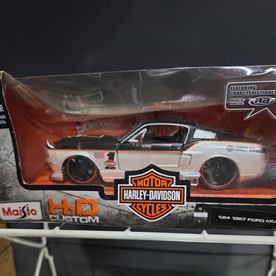 1967 Ford 67 Mustang GT Harley Davidson White And Black Street HD Maisto 1:24 - Image 1 of 2
