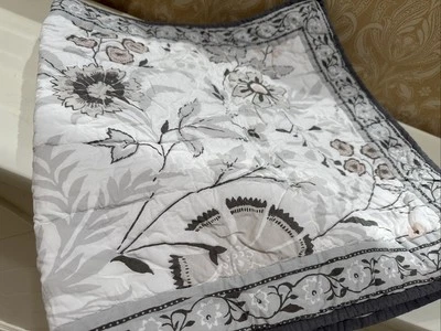 Granate Hill Serving 2 fundas florales acolchadas grises y rosas talla king Foto 1 de 4