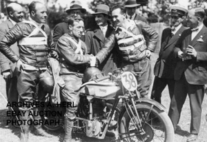 Norton piloto de fábrica Alec Bennett Stanley Woods 1927 foto victoria de la Isla de Man - Imagen 1 de 1