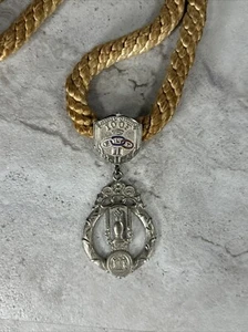 Vintage Odd Fellows Metal Pendant Medal Badge w/Rope IOOF Fraternal 8921 - Picture 1 of 10
