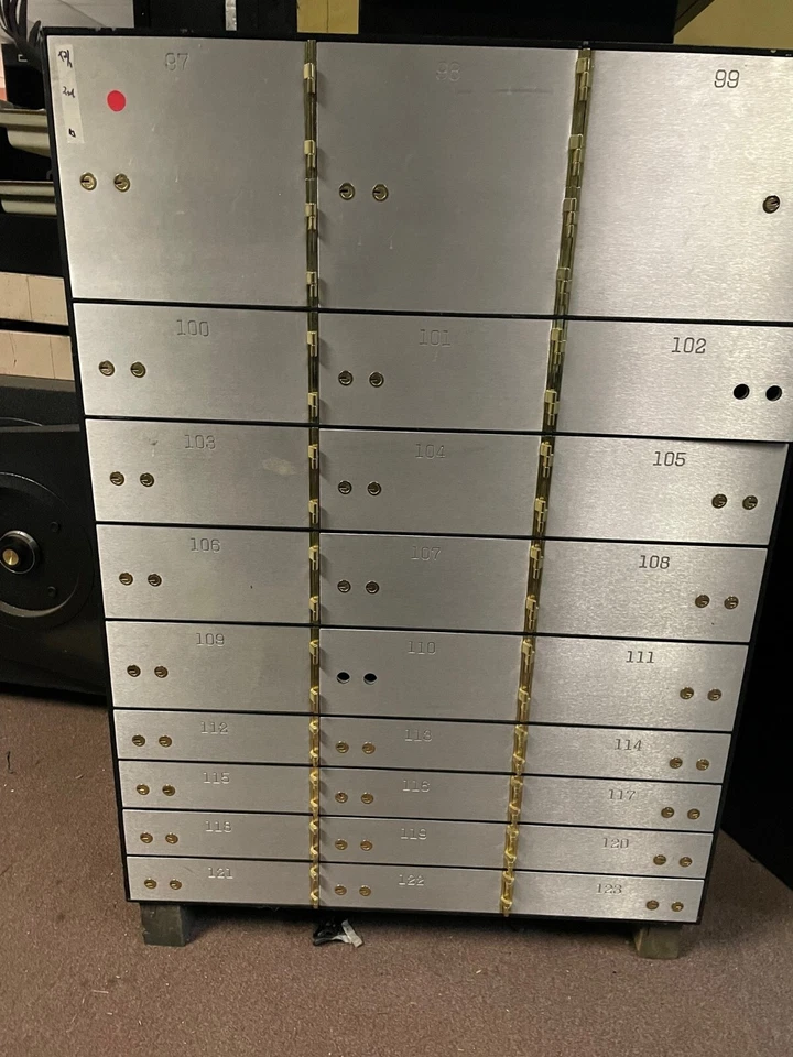 Cajas de seguridad de bóveda bancaria Foto 1 de 1