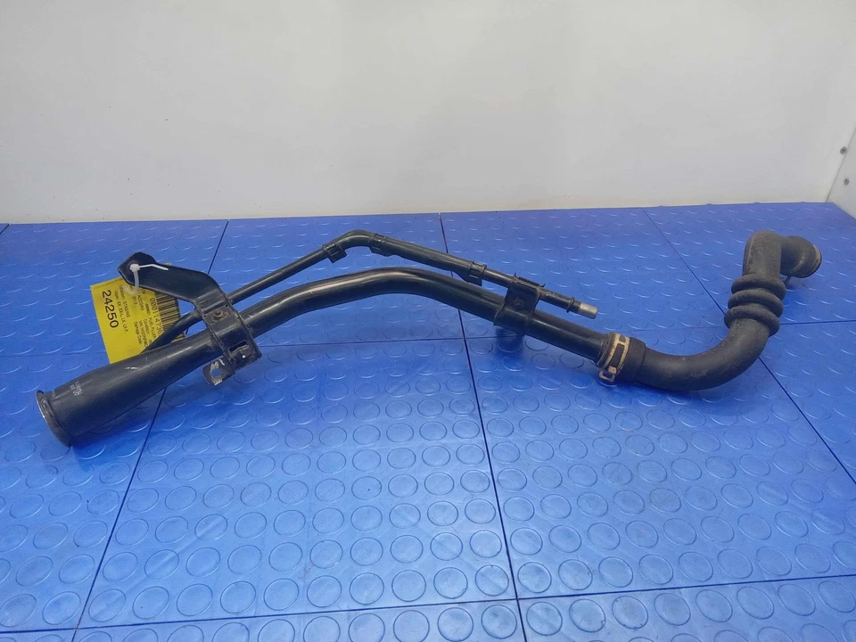 Tubo de llenado de cuello de llenado de combustible Honda Accord 2008-2012 OEM 17661TA0A00 Foto 1 de 4