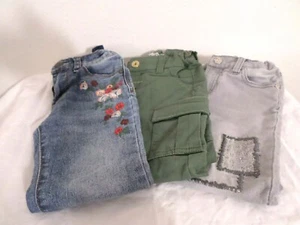 Lot of 3 Girls Pants Bebe Flowers Crazy 8 Green Jessica Simpson Gray Size 5 - Picture 1 of 7