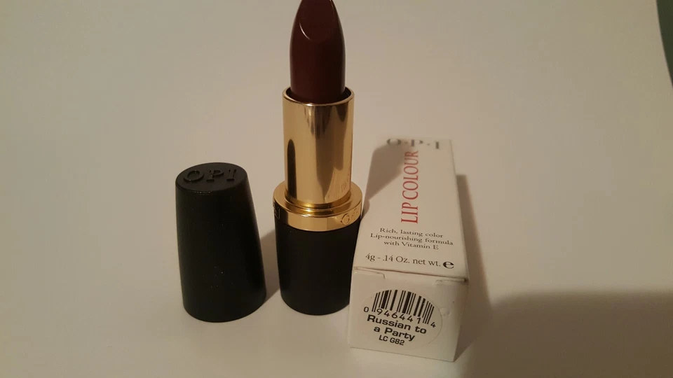 Lápiz labial OPI uñas color labios ruso para una fiesta Foto 1 de 1
