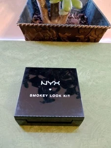 NYX Bronze Smokey Look Kit 9 Eyeshadow /2 Lipglosses. NWOB Missing Brush - Picture 1 of 4