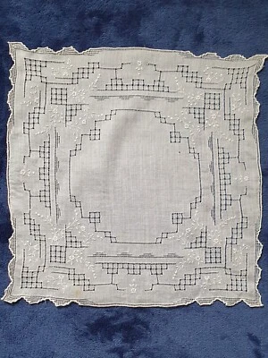 linge ancien - mouchoir de mariage  communion en linon jours et broderie main - Photo 1/4