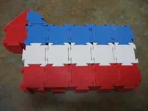 LOK A BLOK Plastic Block Building TOY RED WHITE BLUE Set of 18 Vintage - Picture 1 of 1