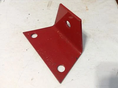 700117560 - A New Rear Light Bracket For A CaseIH 8420, 8440, 8450, 8455 Balers — 第 1/2 张图片