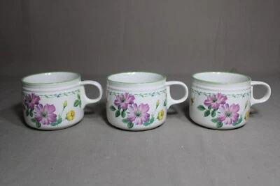 3 tazas STUDIO NOVA en el jardín patrón de floración Foto 1 de 4