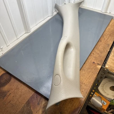 Dodge Ram 1500 2002-2008 Dodge Ram 1500 2003-09 2500 3500 1TE74BD1AA moldura de pilar de pasajero Foto 1 de 4