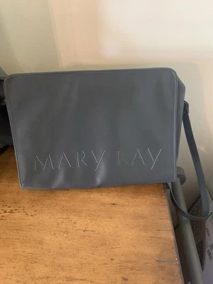 Mary Kay Cartera Metálica Plateada Bolsa de Muestra Móvil Oficina Cosméticos Belleza Usado en Excelente Condición Foto 1 de 4