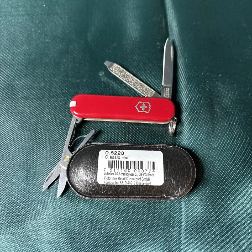 Victorinox 0.6223-033-X3 - Classic Red 7-in-1 Swiss Army Multi Pocket Knife