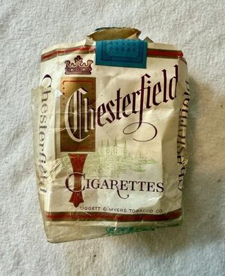 Paquete vacío vintage de cigarrillos Chesterfield con sello fiscal Foto 1 de 4