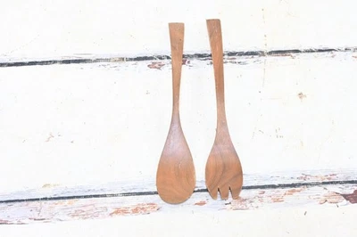 Vintage. Tenedor de madera para servir tenedor para ensaladas y cuchara para ensaladas con tallas Foto 1 de 4